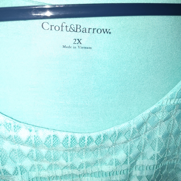 Crossed and barreled lace front scoop neck tee - Picture 3 of 5